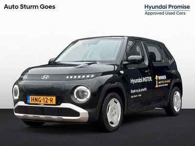 Abyss black Occasion 2025 Hyundai Inster Hatchback | € 25.995 (Eerlijke prijs)