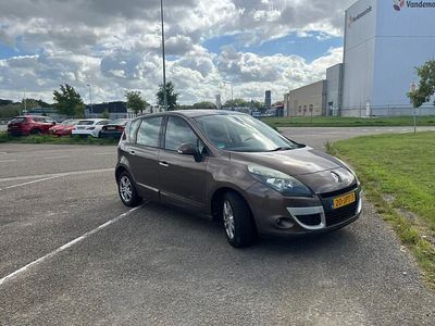 Bruin Gebruikt 2009 Renault Scénic III Dynamique MPV | € 3.750 (Iets duurder)