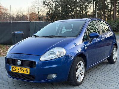 Blauw (metallic) Gebruikt 2006 Fiat Grande Punto Active Hatchback | € 2.195 (Eerlijke prijs)