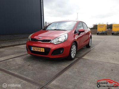 Rood Gebruikt 2014 Kia Rio Hatchback | € 9.750 (Duur)