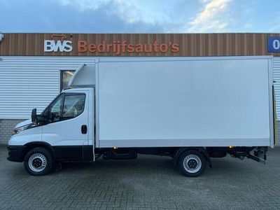 tweedehands Iveco Daily 35S14H 2.3 automaat / bakwagen met laadklep / vaste prijs rijklaar ¤ 30.950 ex btw / lease vanaf ¤ 554 / cruise en climate control / standkachel / geveerde chauffeurs stoel