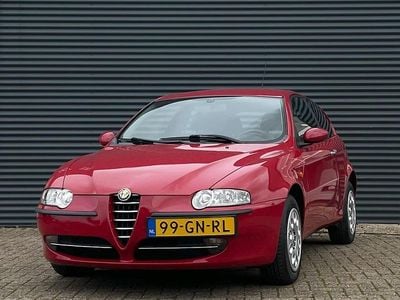Rood Gebruikt 2001 Alfa Romeo 147 Hatchback | € 3.950