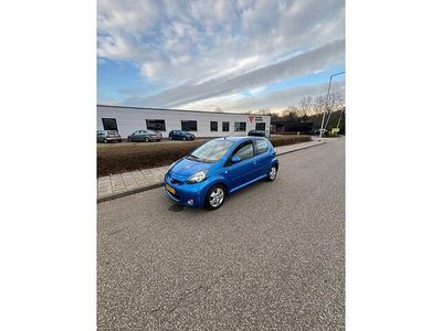 Occasion Toyota Aygo 68 PK (50 kW) 2009 Blauw (metallic) Hatchback