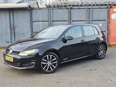 Zwart Occasion 2015 VW Golf VII Highline Hatchback | € 8.950 (Goede deal)