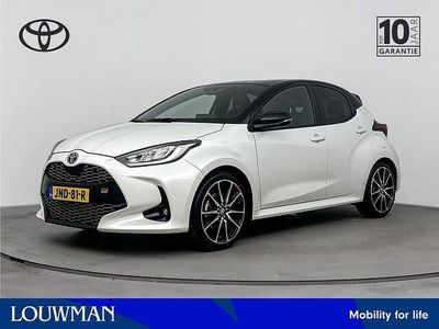 Pearl white parelmoer / zwart dak (licht wit parelmoer) Occasion 2023 Toyota Yaris Limited Hatchback | € 24.400 (Iets duurder)