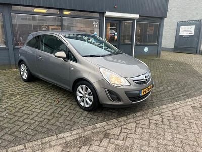 Bruin (metallic) Occasion 2013 Opel Corsa Edition Hatchback | € 3.795 (Eerlijke prijs)