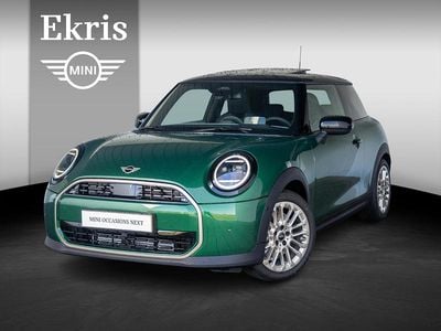 Occasion Mini Cooper Favoured 156 PK (114 kW) 2024 Groen Hatchback