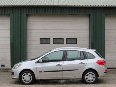 Grijs, metallic lak Occasion 2008 Renault Clio GrandTour Dynamique Stationwagen | € 2.750 (Duur)
