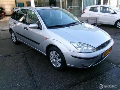 Occasion Ford Focus Ghia 101 PK (74 kW) 2005 Grijs Hatchback