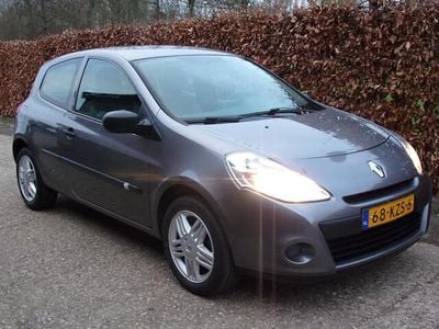 Grijs Gebruikt 2010 Renault Clio II Hatchback | € 1.450 (Goede deal)