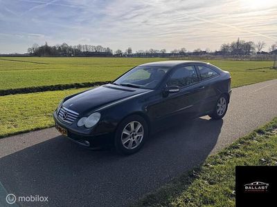 Zwart Occasion 2003 Mercedes C200 Coupé | € 1.499