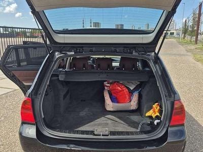 Zwart Occasion 2006 BMW 325 Stationwagen | € 3.750 (Duur)