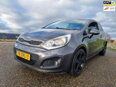 Grijs Gebruikt 2013 Kia Rio Hatchback | € 3.299 (Eerlijke prijs)