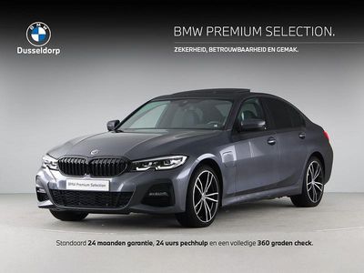 Grijs Occasion 2022 BMW 320e Executive Sedan | € 35.900 (Duur)