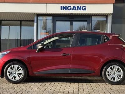 Occasion Renault Clio IV Life 90 PK (66 kW) 2017 Rood Hatchback