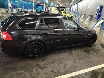 Zwart Occasion 2009 BMW 318 Stationwagen | € 6.000 (Iets duurder)