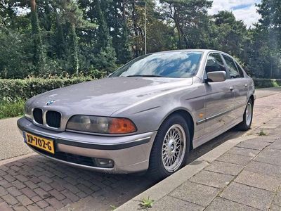 BMW 523