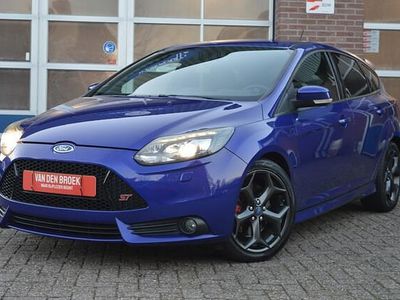 Blauw (metallic) Occasion 2014 Ford Focus ST Hatchback | € 14.250 (Iets duurder)