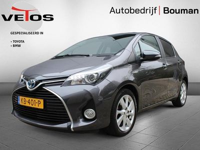 Grijs (metallic) Gebruikt 2015 Toyota Yaris Hybrid Hatchback | € 11.450 (Eerlijke prijs)