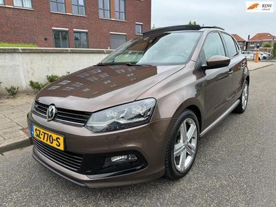 Bruin Gebruikt 2015 VW Polo Highline Hatchback | € 10.950 (Iets duurder)