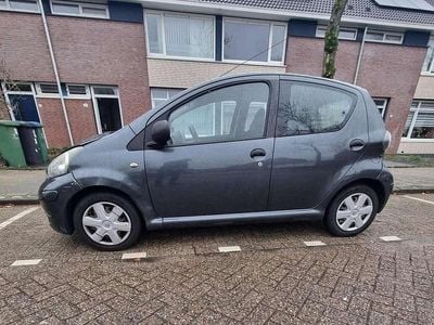Grijs Gebruikt 2010 Toyota Aygo Hatchback | € 650 (Goede deal)