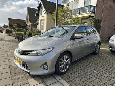 Grijs Occasion 2015 Toyota Auris Hybrid Executive Hatchback | € 14.999 (Eerlijke prijs)