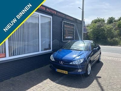 Blauw (metallic) Gebruikt 2006 Peugeot 206 CC Cabriolet | € 1.950 (Iets duurder)