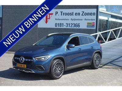 tweedehands Mercedes GLA200 Panoramadak/Navigatie/Keyless go/Elektrische achterklep/Achteruitrijcamera/Led koplampen/Cruise control/Regensensor/Bots Waarschuwing Systeem/Apple Carplay/Lane assist