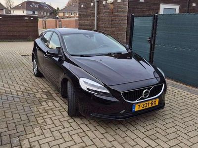 Zwart Gebruikt 2019 Volvo V40 Inscription MPV | € 14.800 (Iets duurder)