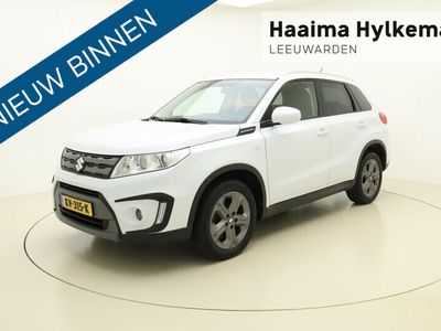 tweedehands Suzuki Vitara 1.6 Exclusive 120 pk handgeschakeld | Trekhaak | Weinig kilometers | Lichtmetalen velgen | Bluetooth | Cruise control | Camera | Airco | Navigatie | Stoelverwarming | Multimedia systeem