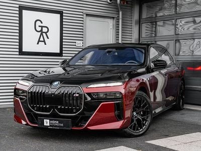 Occasion BMW M760e Performance 381 PK (280 kW) 2024 Rood (metallic) Sedan