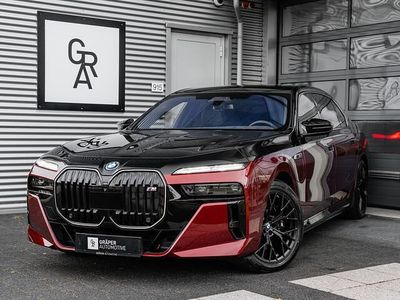 Rood (metallic) Occasion 2024 BMW M760e Performance Sedan | € 134.950 (Super prijs)