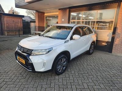 Wit (metallic) Gebruikt 2025 Suzuki Vitara SUV | € 24.950 (Goede deal)