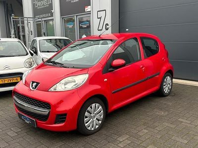 Rood Occasion 2010 Peugeot 107 Hatchback | € 1.995 (Goede deal)