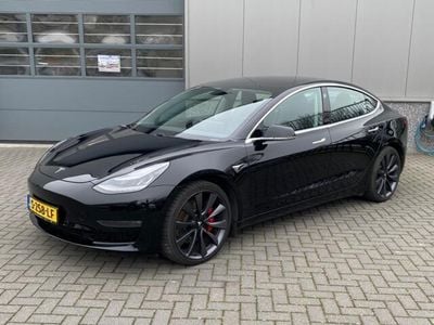 Zwart, andere lak Gebruikt 2020 Tesla Model 3 Performance Sedan | € 27.990 (Eerlijke prijs)