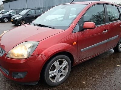 Oranje (metallic) Gebruikt 2006 Ford Fiesta Futura Hatchback | € 850 (Goede deal)