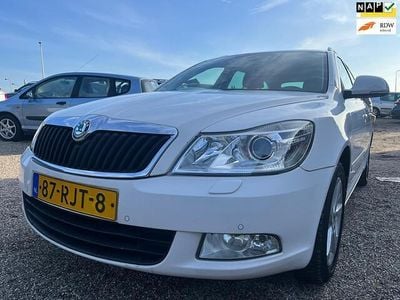 Wit Occasion 2011 Skoda Octavia Business Line Stationwagen | € 3.950 (Eerlijke prijs)