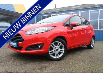 Rood Gebruikt 2015 Ford Fiesta Titanium Hatchback | € 9.444 (Eerlijke prijs)