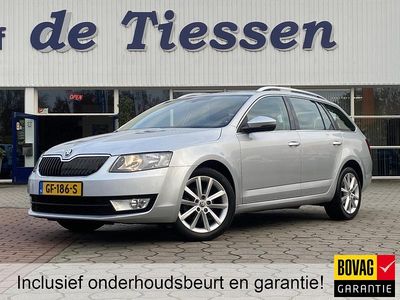 Grijs Occasion 2015 Skoda Octavia Business Line Stationwagen | € 11.450 (Duur)
