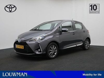 Occasion Toyota Yaris Hybrid Executive 101 PK (74 kW) 2017 Grijs Hatchback