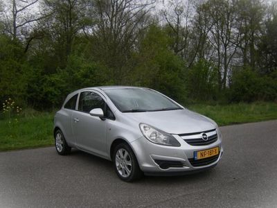 tweedehands Opel Corsa 1.0-12V Business . Airco . Navigatie . ketting hoorbaar bij starten .