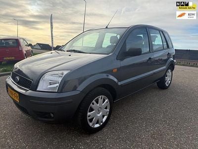 Grijs Gebruikt 2004 Ford Fusion Ghia MPV | € 2.499 (Eerlijke prijs)