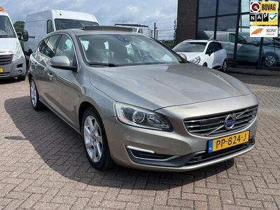 Grijs, metallic lak Gebruikt 2013 Volvo V60 Summum Stationwagen | € 6.950 (Eerlijke prijs)