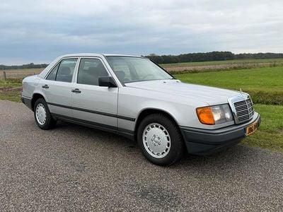 Gebruikt 1988 Mercedes E260 Sedan | € 10.999