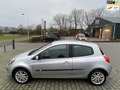 tweedehands Renault Clio 1.4-16V Dynamique Luxe Clima|Cruise N.A.P