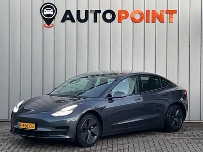 Grijs (metallic) Gebruikt 2021 Tesla Model 3 Standard Range Sedan | € 23.797 (Eerlijke prijs)