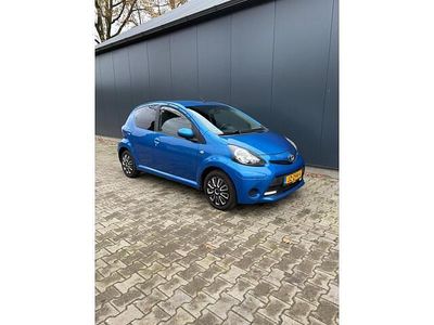 Blauw Gebruikt 2013 Toyota Aygo Comfort Hatchback | € 2.750 (Eerlijke prijs)