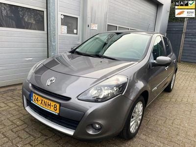 Grijs Gebruikt 2012 Renault Clio IV Collection Hatchback | € 2.795 (Eerlijke prijs)