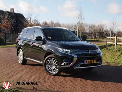 Zwart Occasion 2021 Mitsubishi Outlander Intense SUV | € 18.995 (Goede deal)