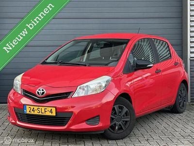 Rood Occasion 2011 Toyota Yaris Comfort Hatchback | € 4.999 (Eerlijke prijs)